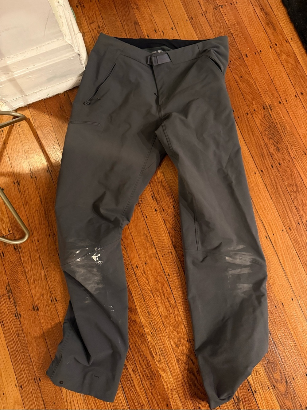 Arcteryx men’s ski/ snow pants size 34